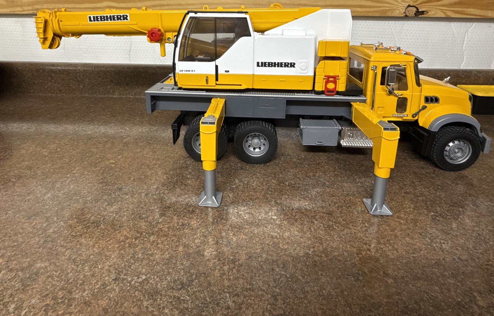 Bruder 03571 Scania Super 560R Liebherr Crane Truck New No Box No String