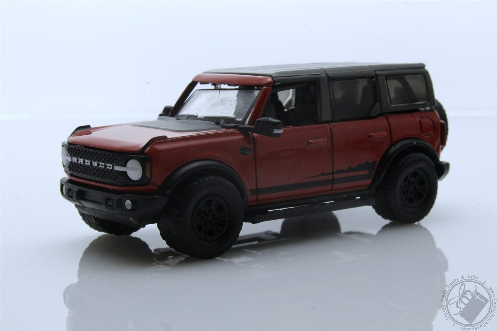 2021 Ford Bronco Wildtrak w/ Boat & Trailer, 1/64 Diecast Model Red