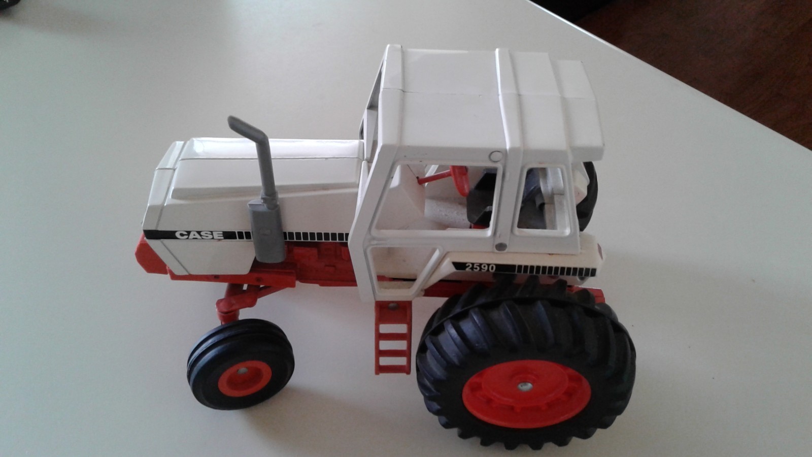 VINTAGE 1/16 Ertl Co. Case 2590 tractor toy circa 1980