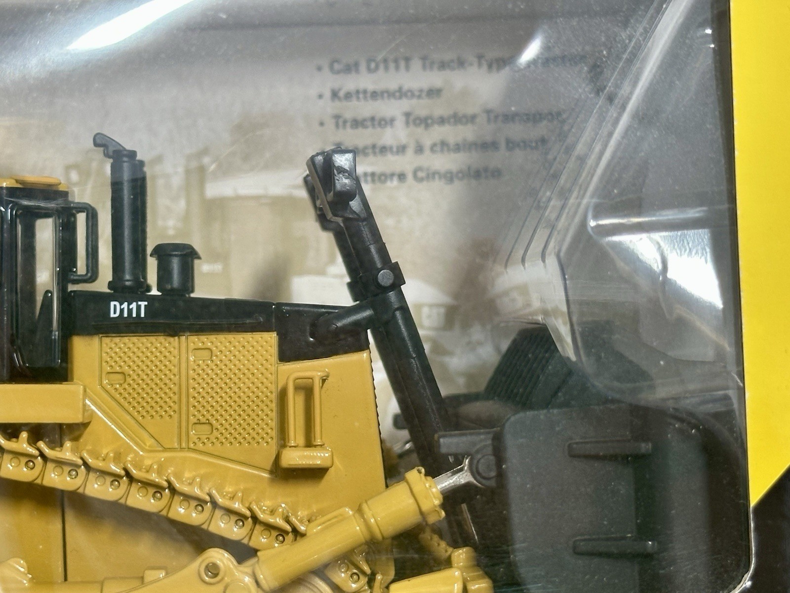 Norscot CAT D11T Track-Type Tractor 55212 1:50 Diecast Model Metal Tracks NIB