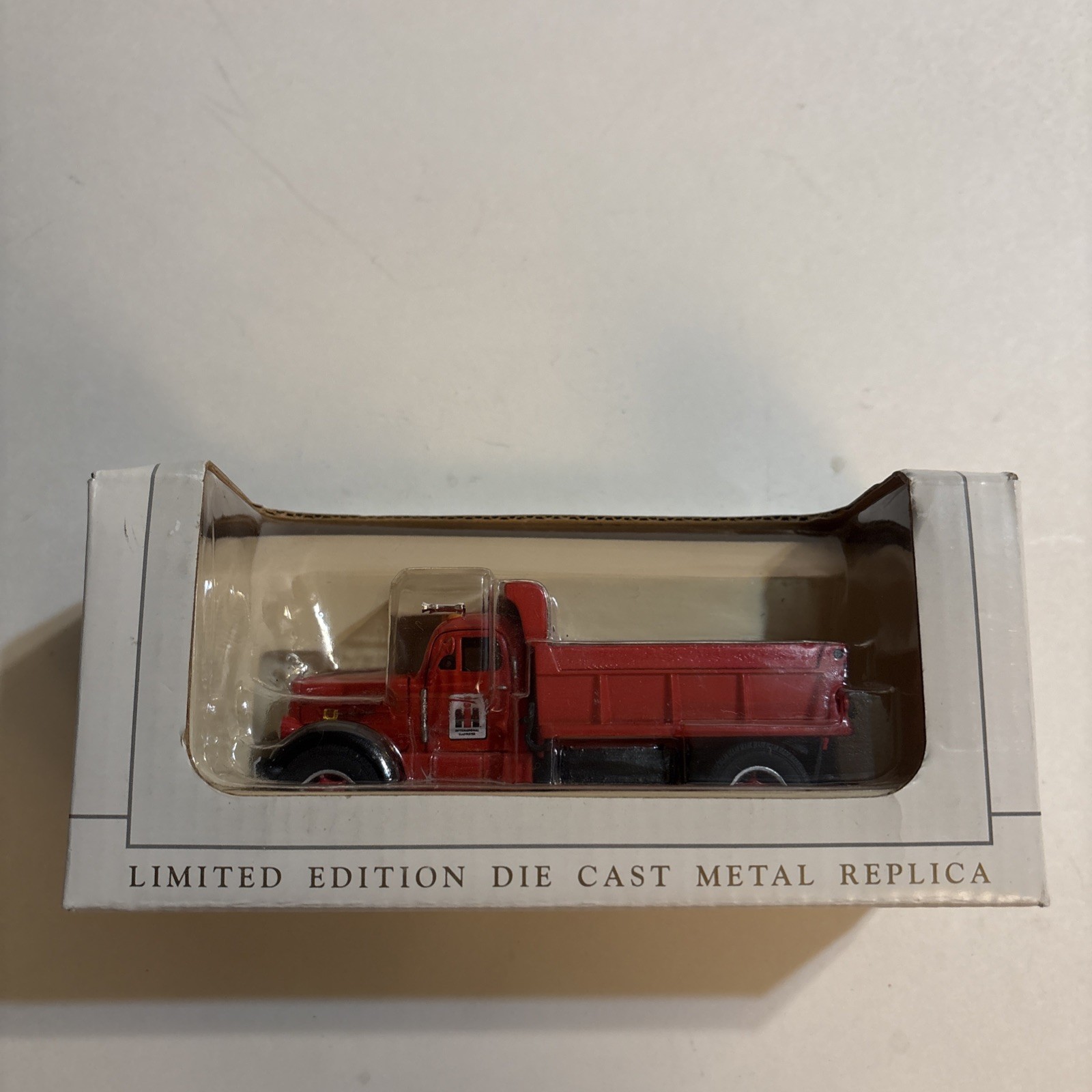 Spec Cast SpecCast SC38005 1:50 White WC Truck Volvo Dump Truck 2007 Die Cast