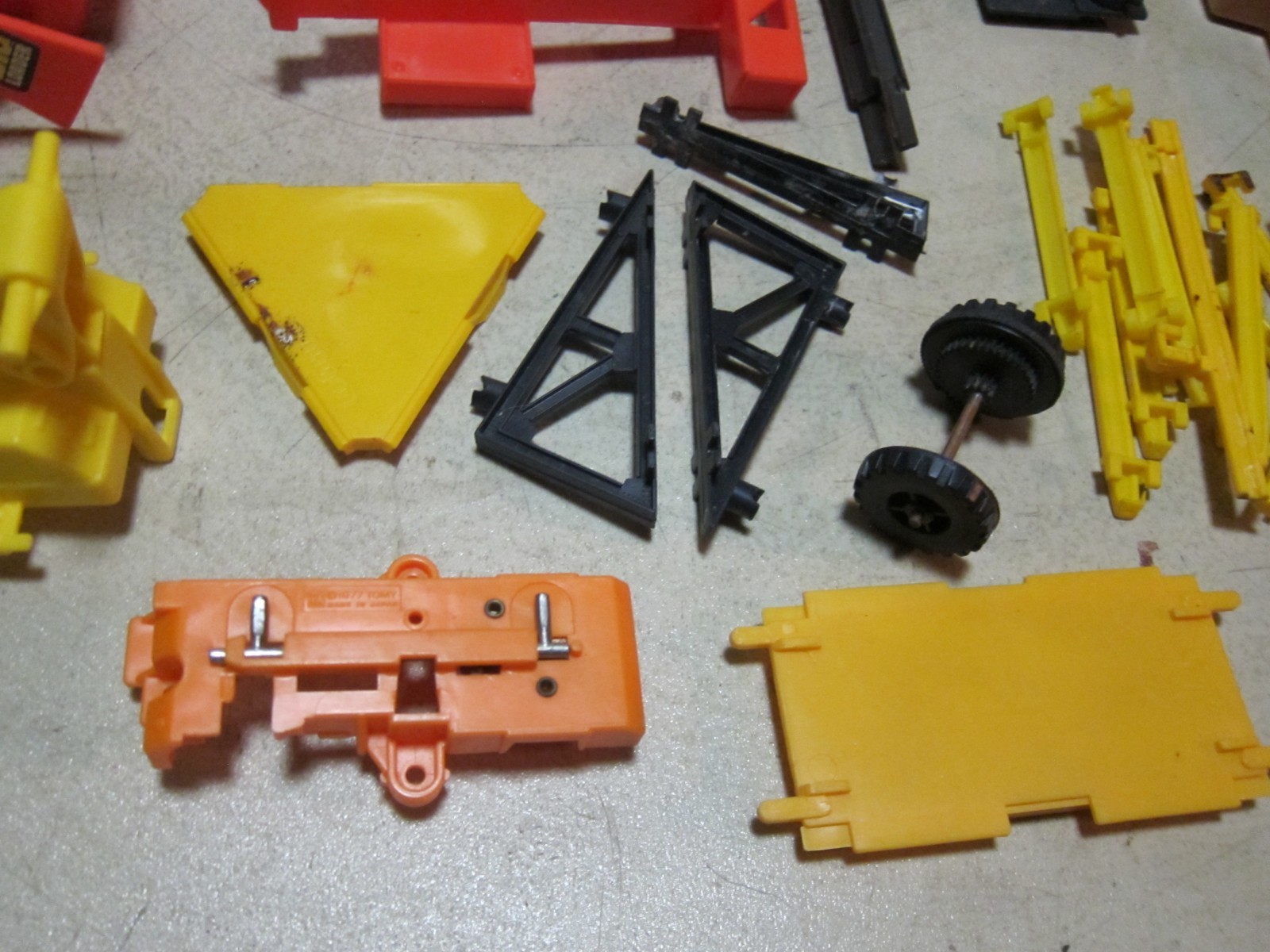 VTG 1977 Tomy Big Loader Construction set INCOMPLETE #5001, Parts as shown