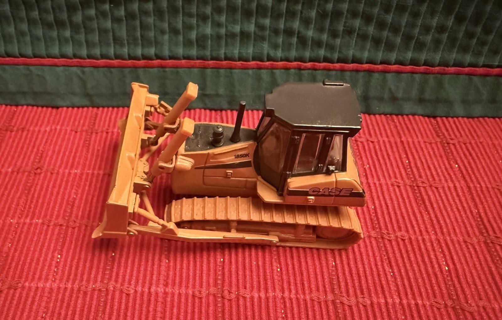 ERTL Case 1850K Construction Series III Crawler Dozer 1:50 Die Cast Diecast