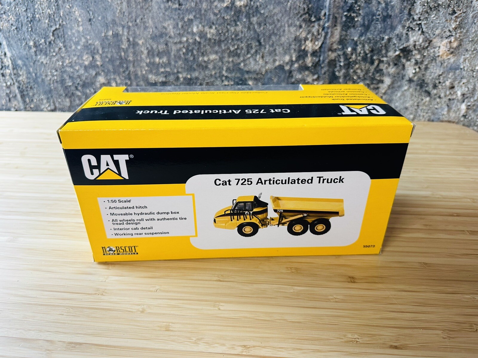 1/50 CAT 725D Articulated Dump Truck Vintage 2001 NORSCOT Model Replica