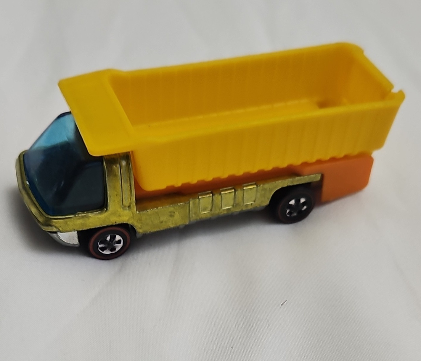 Hot Wheels The Heavyweights 1969 Dump Truck 1:64 Diecast Yellow/Orange LE