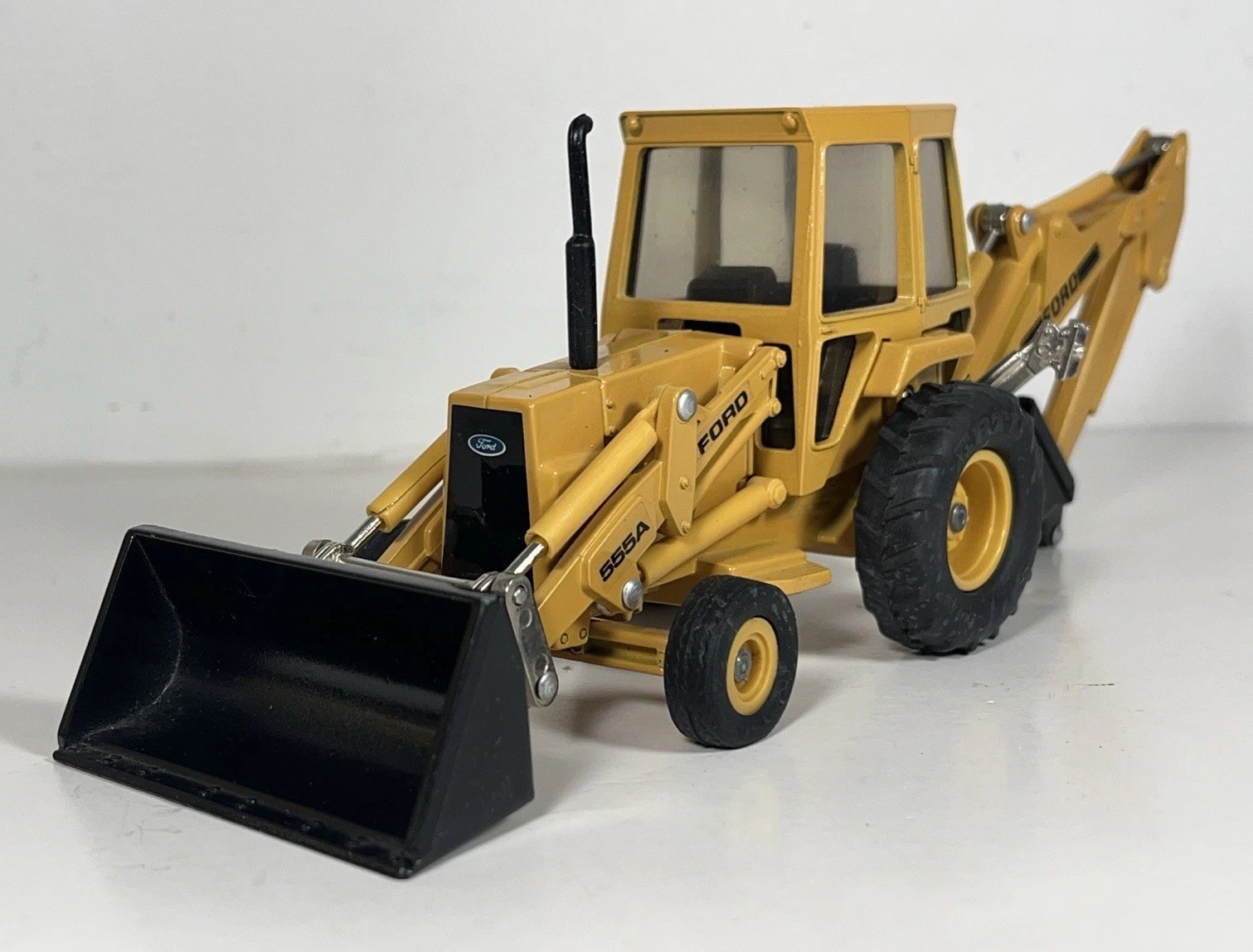 Ertl Ford 555A Backhoe Loader 1/32 Scale Diecast