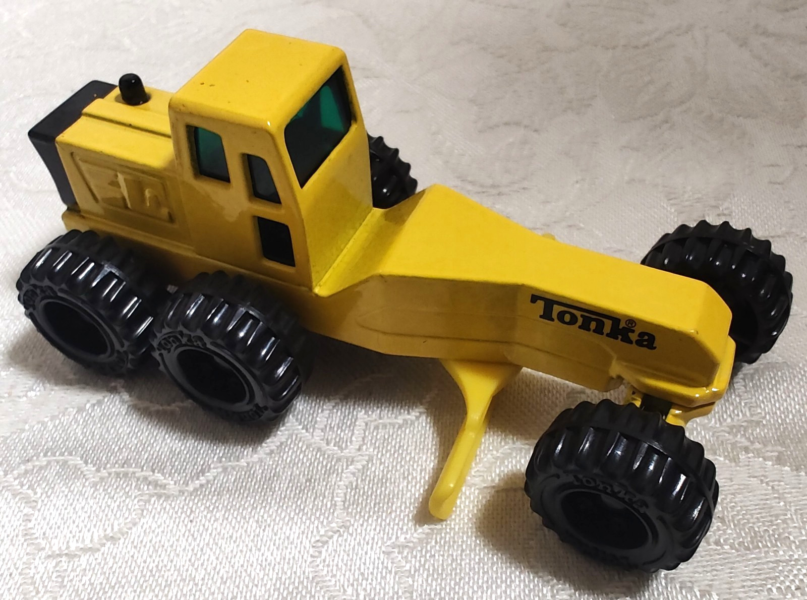 Vintage 1994 Tonka Diecast Metal Yellow Construction Road Grader 3.5″ 1:64 Scale