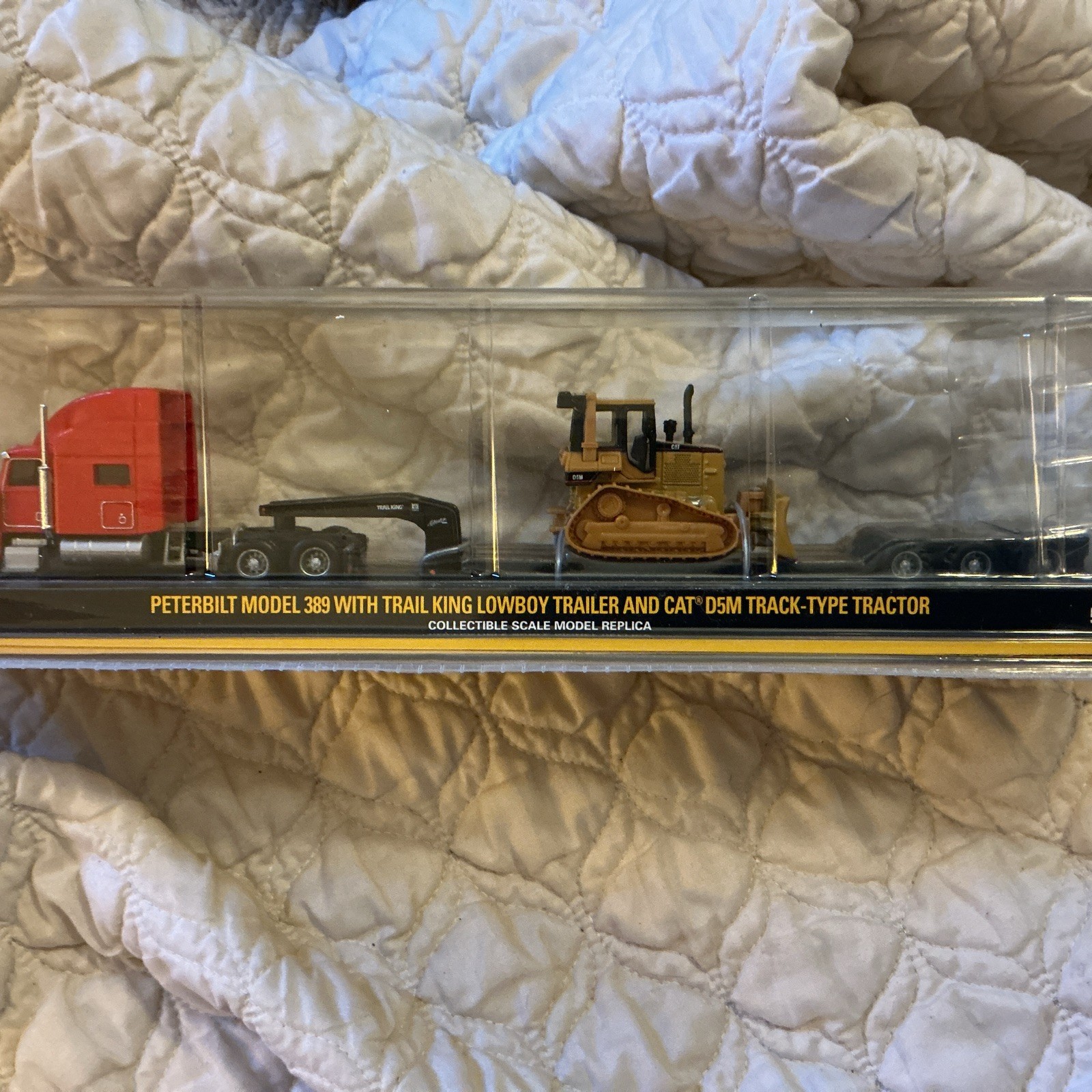 Caterpillar Peterbilt 579 With Lowboy and Cat D5M 1:87 Scale