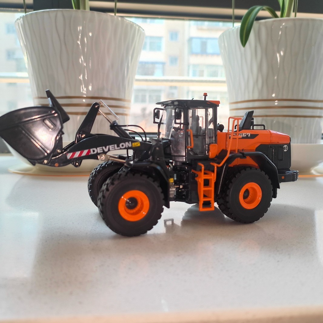 1/50 Scale DEVELON DL867 Wheel Loader Diecast Model Toy Gift NIB