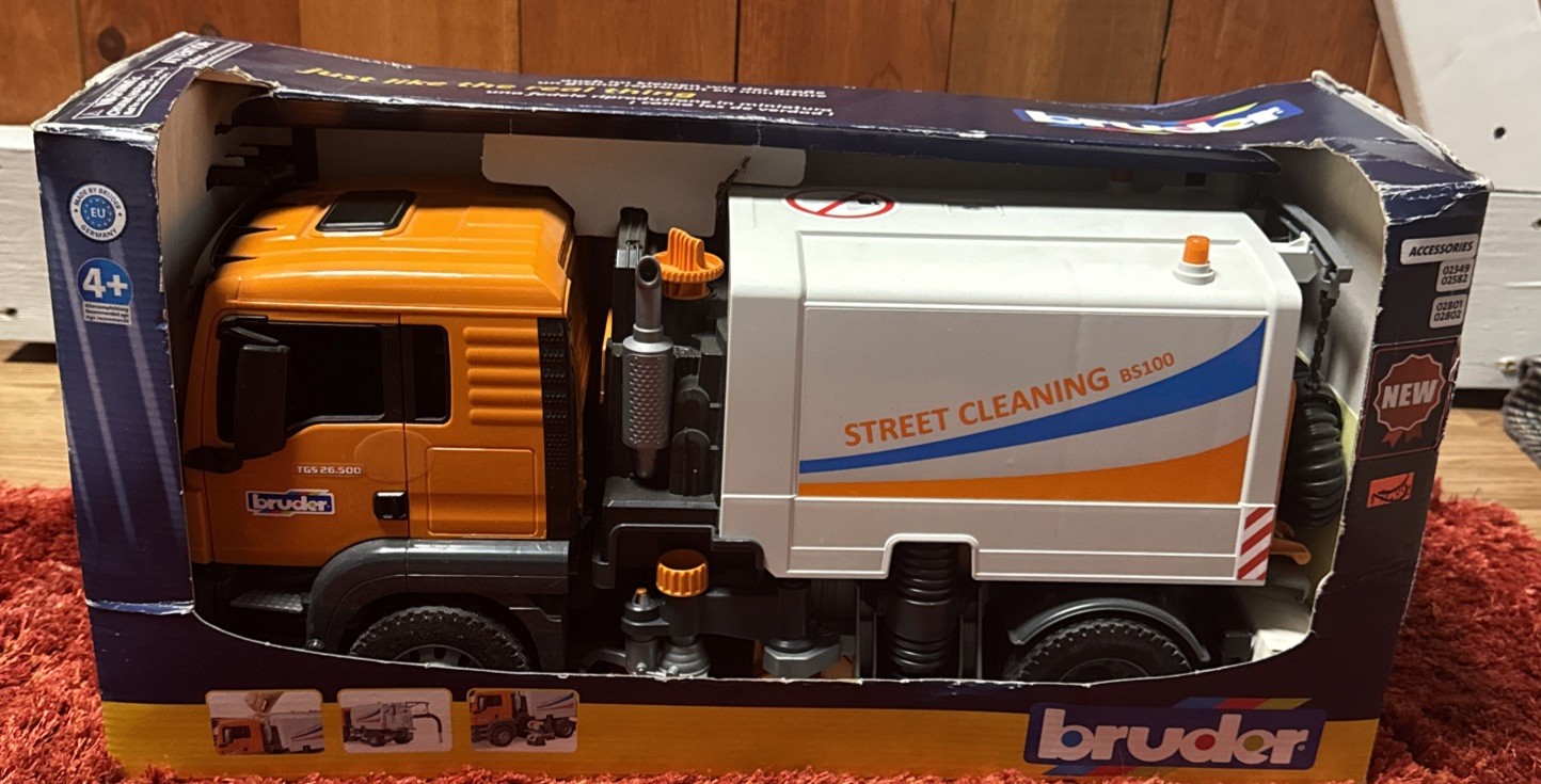 1/16 MAN TGS Street Sweeper by Bruder NEW IN BOX 3780