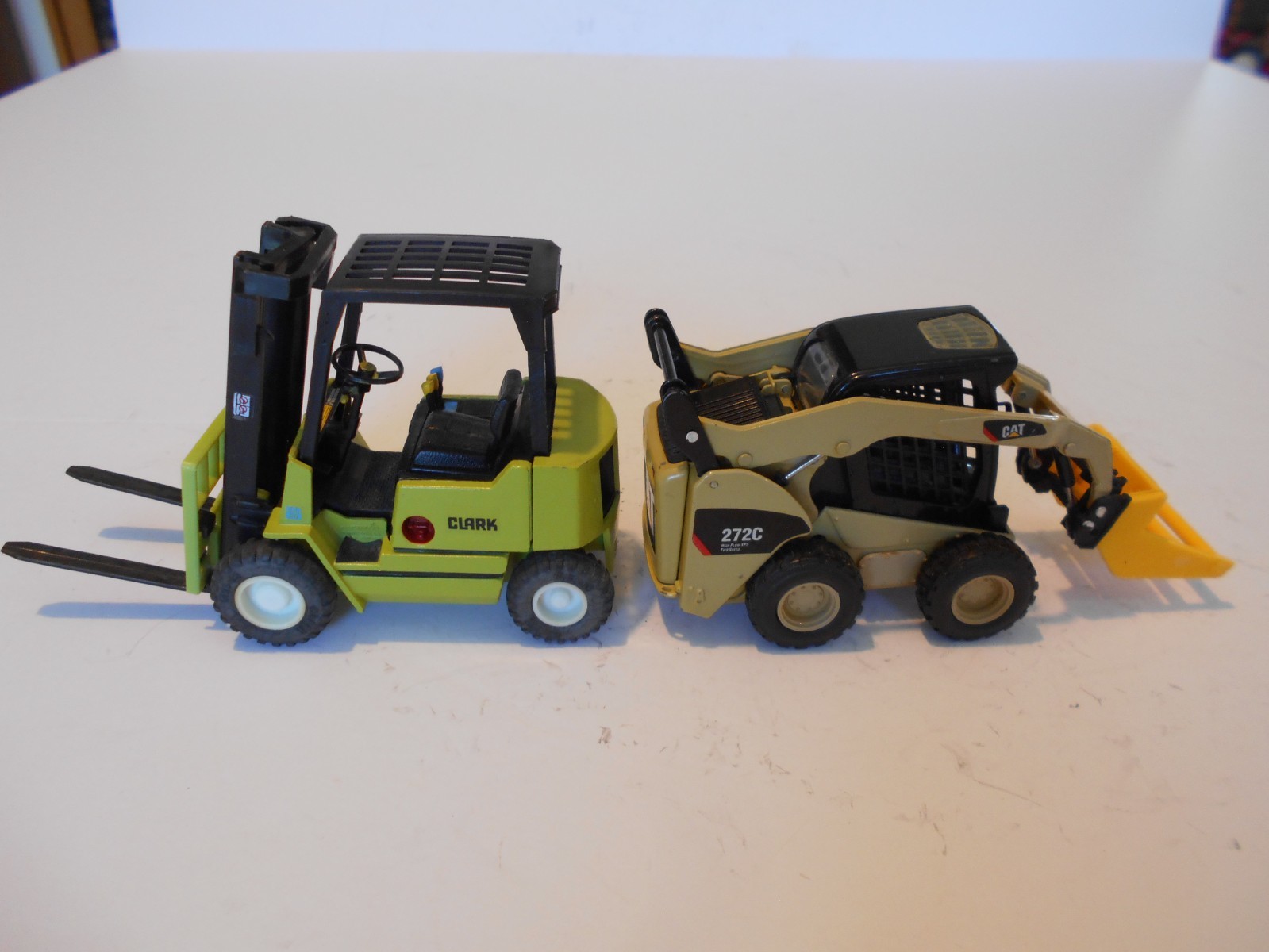 Norscot 1:32 Cat 272C Skid Steer Loader & Ertl 1:25 Clark GPA20 Fork Truck, Used