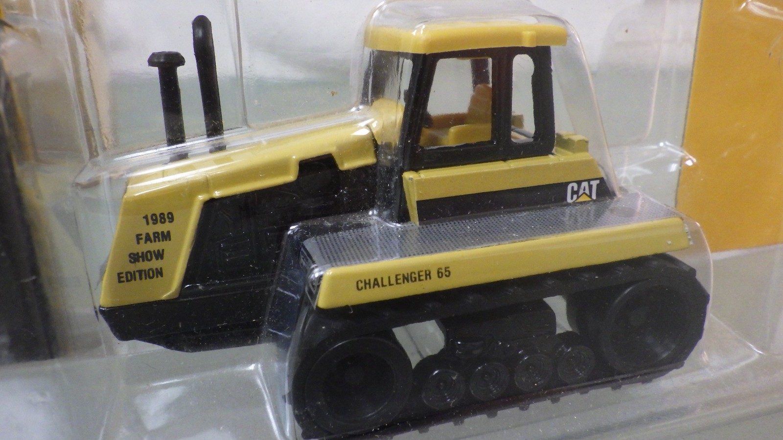 Vtg Ertl 1989 FARM SHOW EDITION Challenger 65 CAT Tractor 1/64 NIP Construction