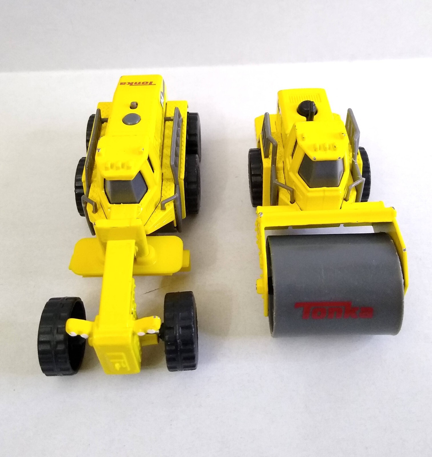 Lot of 2 2016 Hasbro Tonka Diecast Construction Road Grader and Pavement Roller