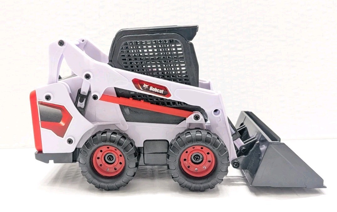 Bobcat S450 Skid-Steer Loader New Bright 1:18 Scale Construction Vehicle Toy