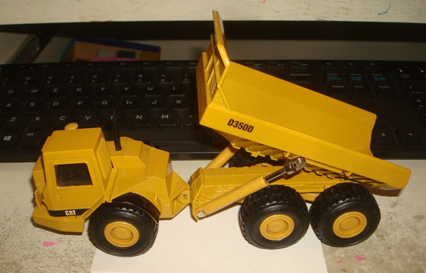 NORSCOT. ARTICULATED CAT D350D DUMP TRUCK. 1:50 SCALE