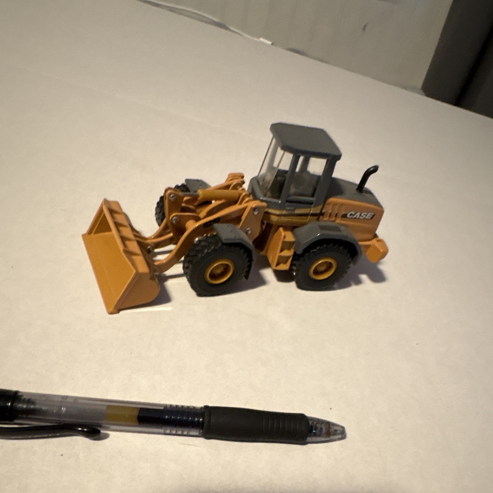 CASE Diecast Wheel Loader Construction Vehicle Model, Yellow/Gray/Black 1:50