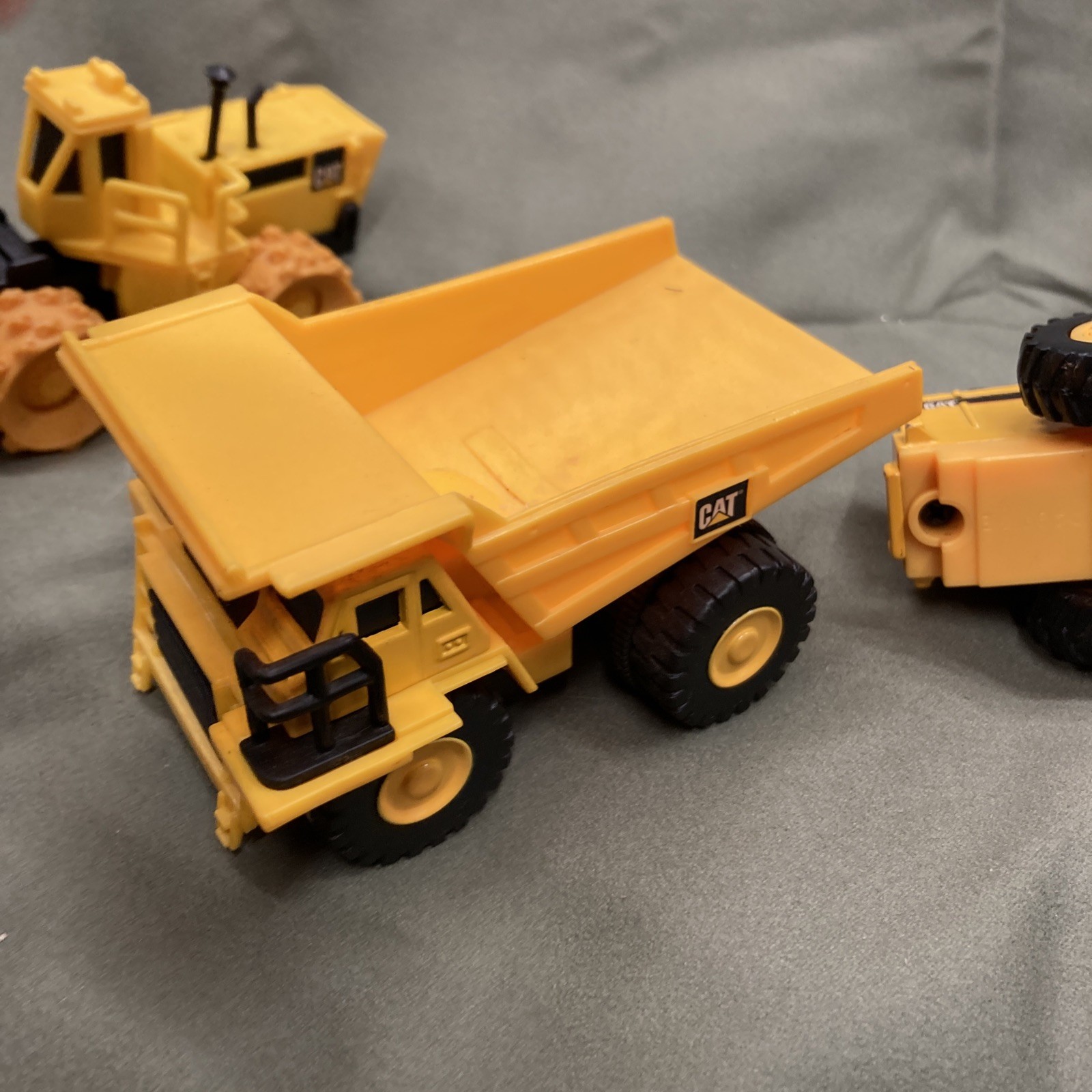 lot Of 3! 1998 Mattel Yellow Cat Bulldozer Tractor Dump Truck 1999 Compactor