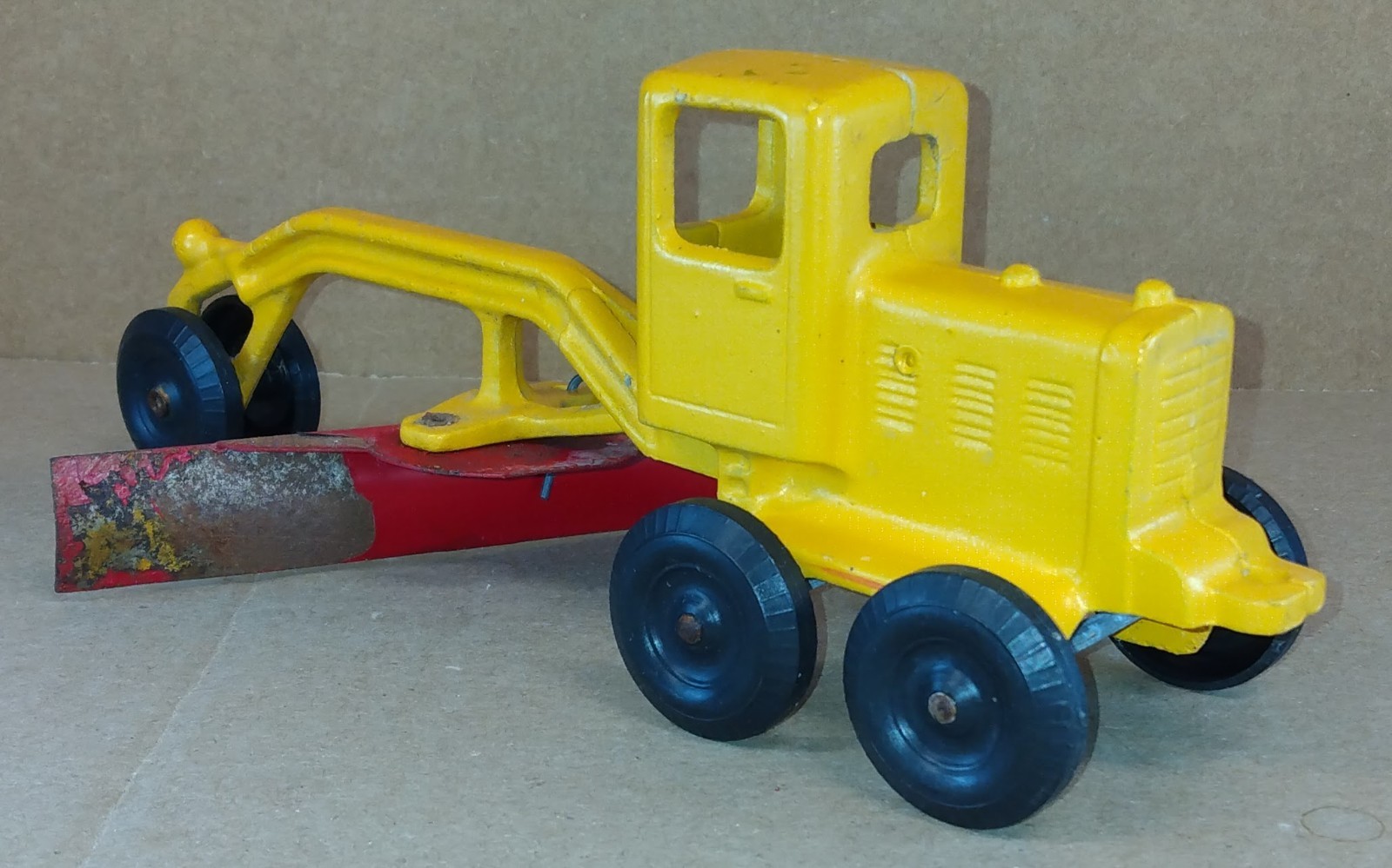 9″ Diecast Aluminum Road Grader No. 9100 by SLIK Toys