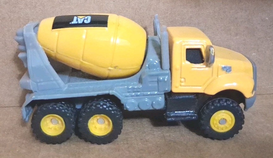 CATERPILLAR CAT 1:55 Scale Diecast Yellow Cement Truck Funrise Toys 2019 #82254