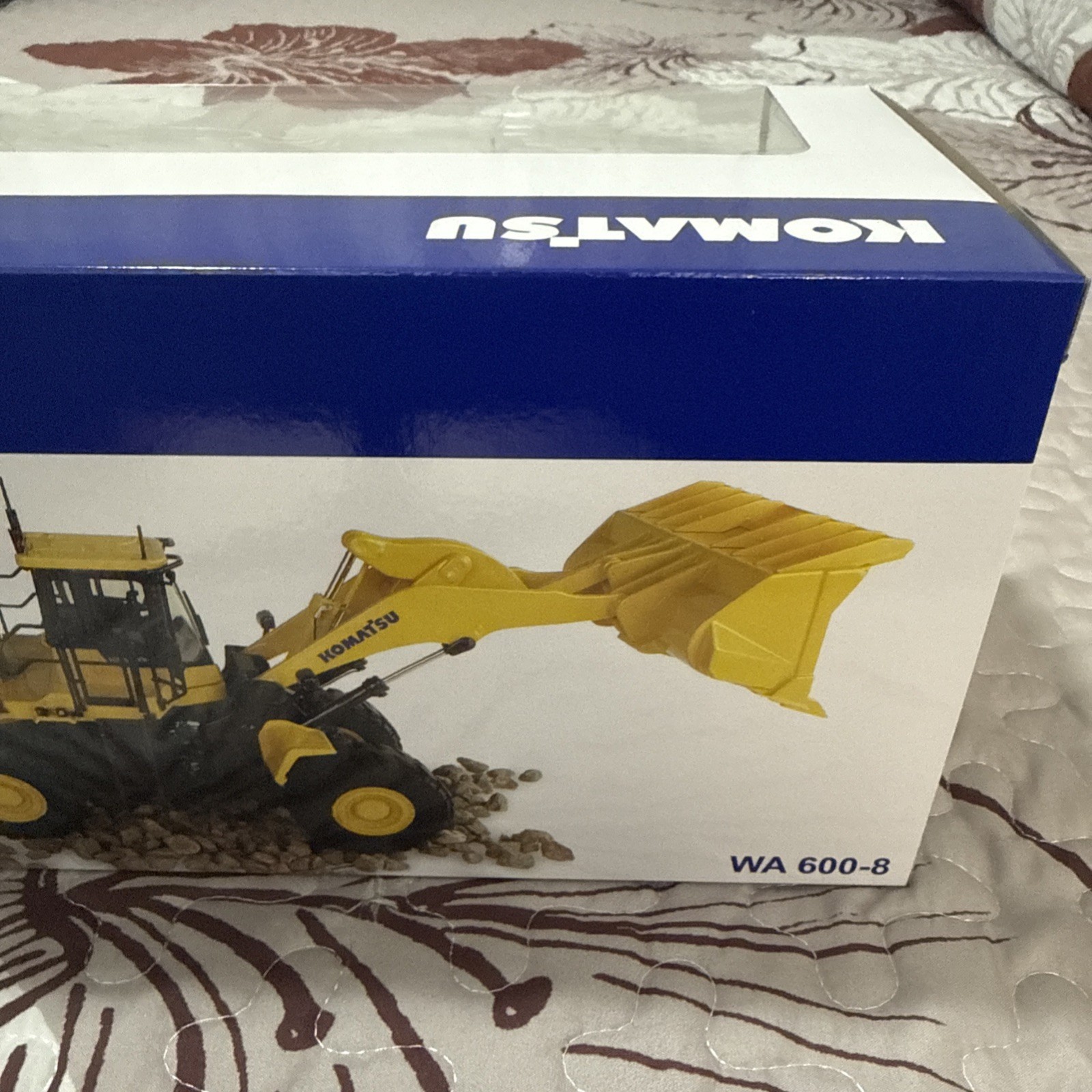 Komatsu WA600-8 Wheel Loader Wheeled Loader With Forks 1:50 Model 8153 MB