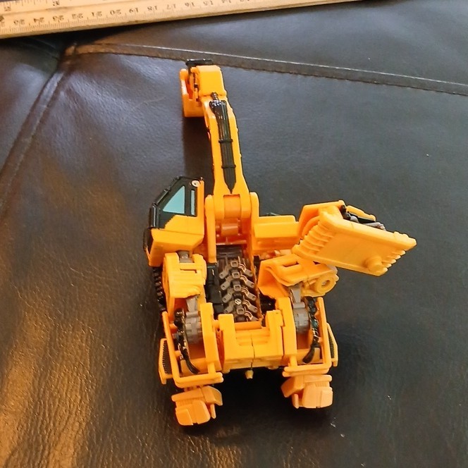 Yellow Plastic Diecast Excavator Construction Toy 1:32 for Boys & Girls