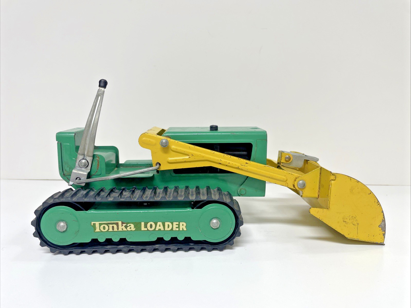 Vintage Tonka Front End Loader Green & Yellow 5” x 12”