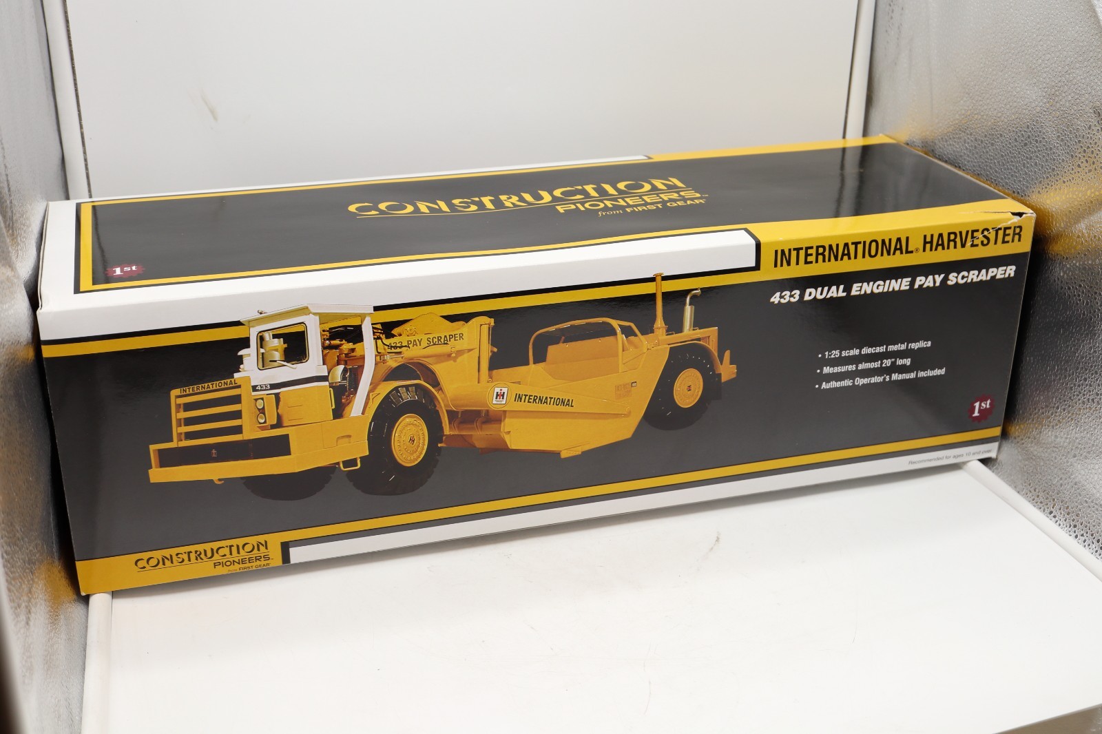 Vintage/New | First Gear International Harvester | 433 Dual-Engine Pay Scraper