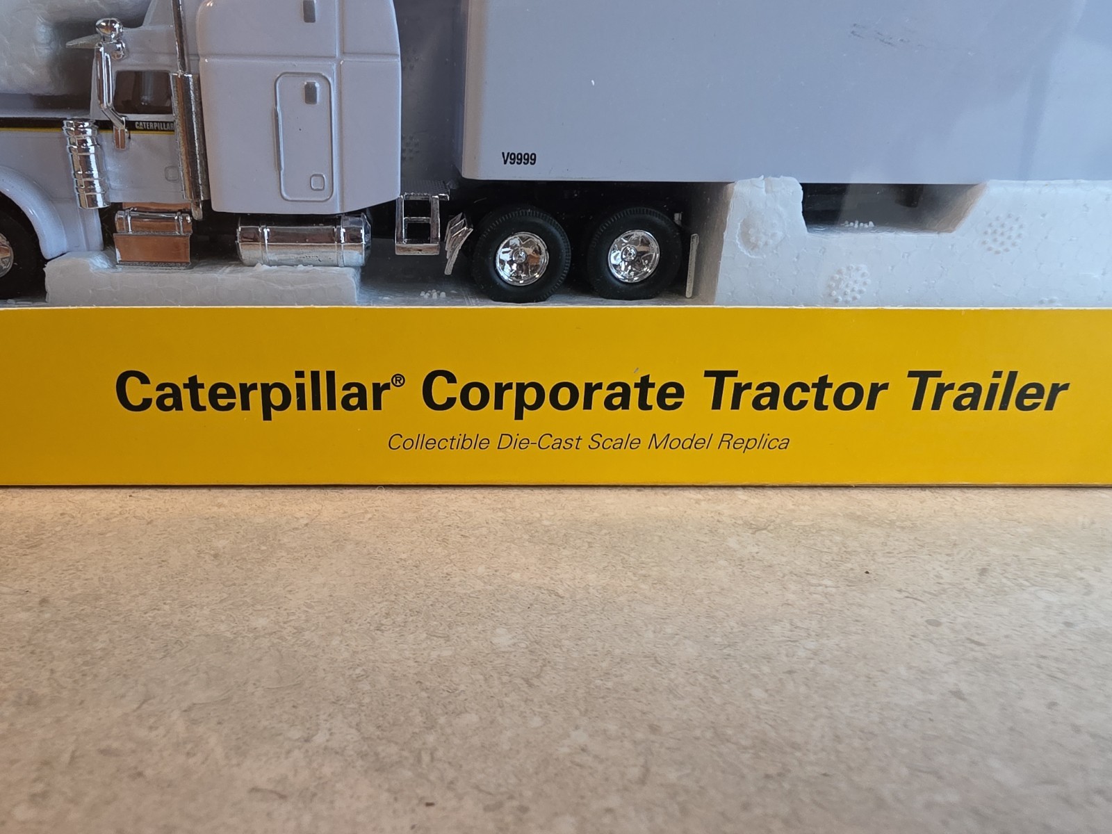 Norscot Die-cast Caterpillar Corporate Tractor Trailer 55078 1/64 Replica Cat