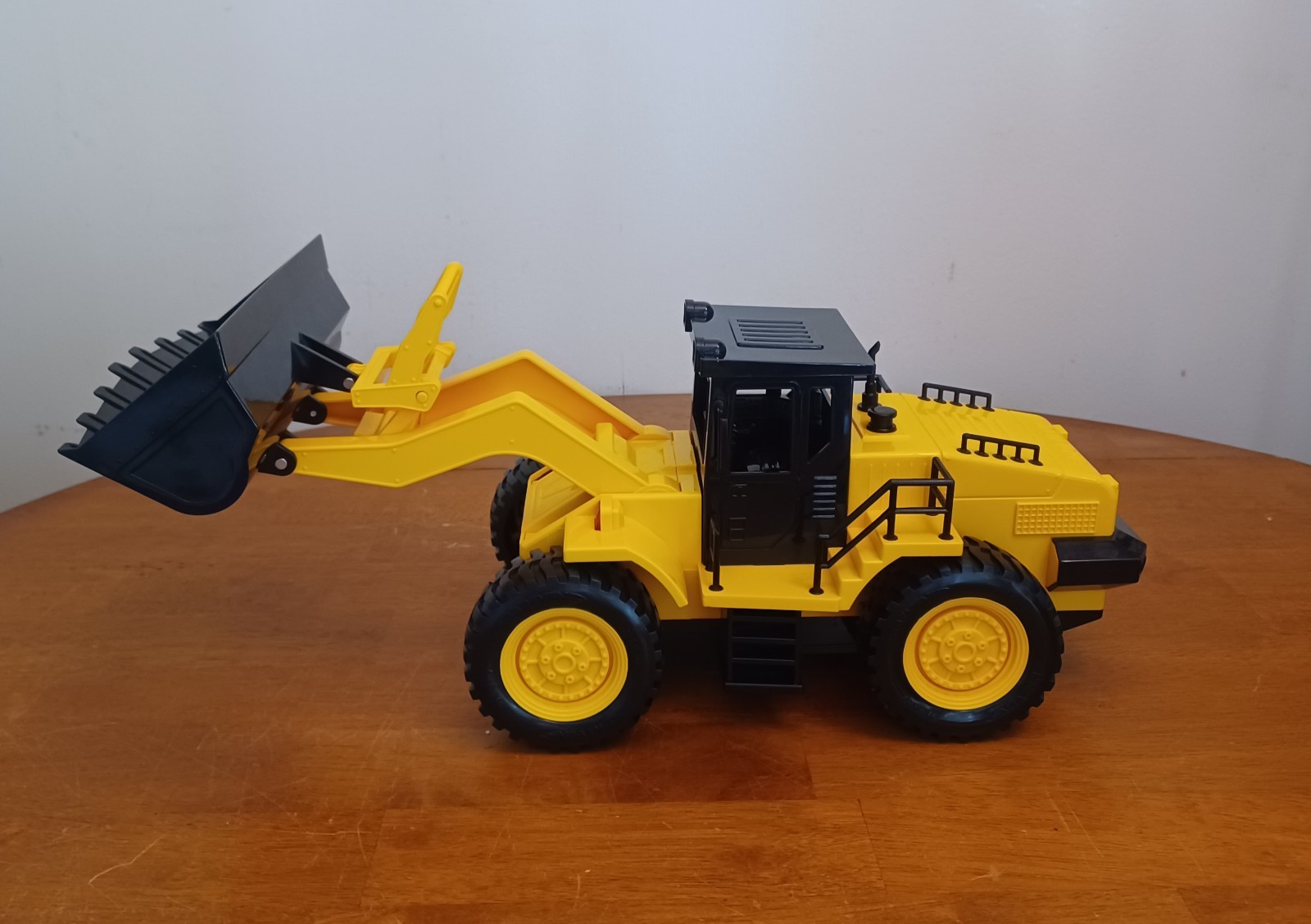 Driven by Battat Midrange Front End Loader Earthmover Heavy Equipment Toy Truck
