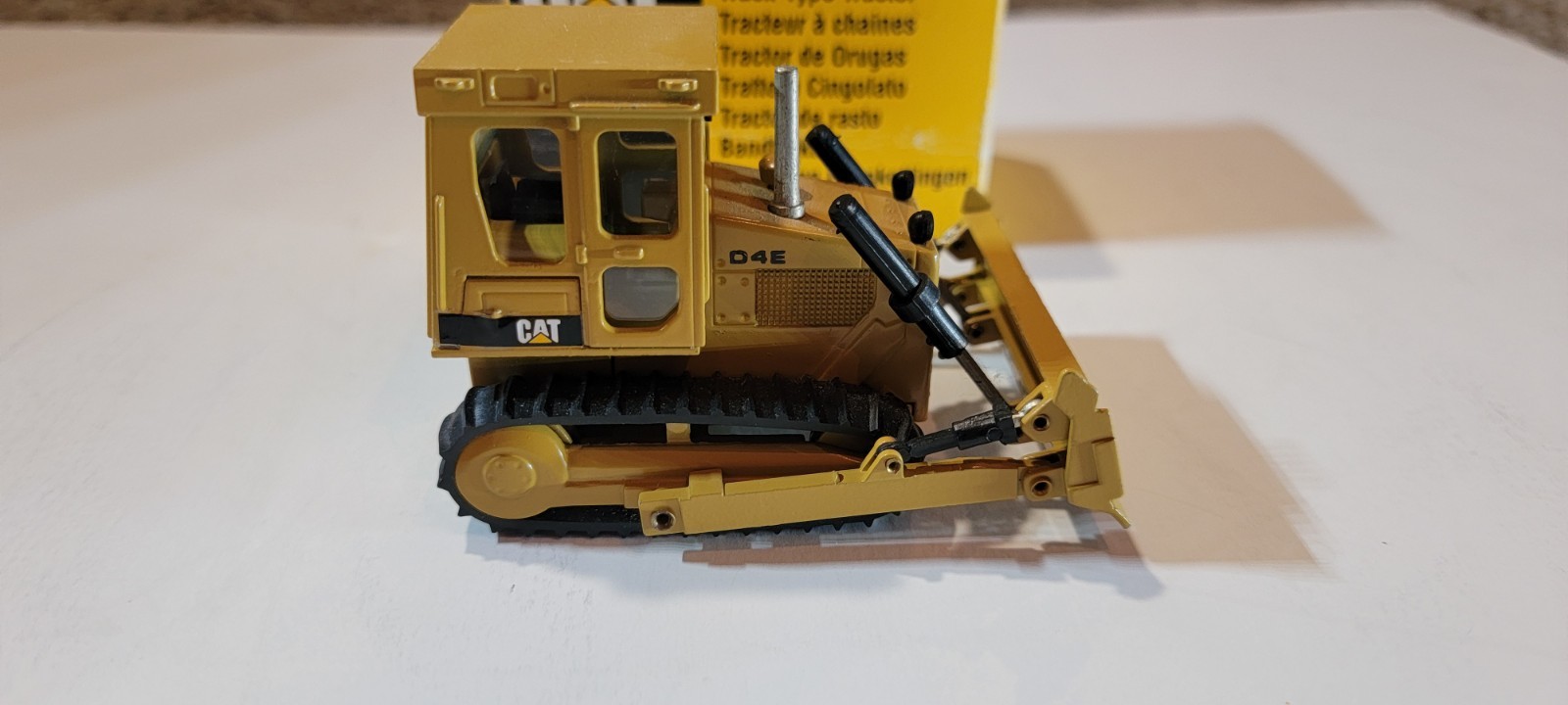 NGZ 1:50 Diecast Cat Caterpillar D4E Tracked Tractor Bulldozer Kettendozer #205