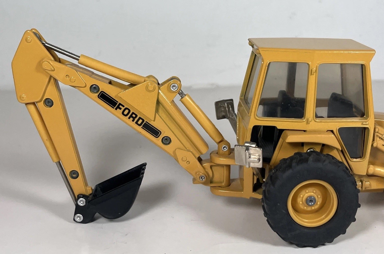 Ertl Ford 555A Backhoe Loader 1/32 Scale Diecast
