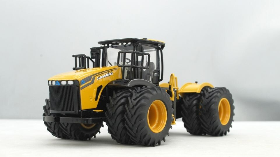 1:50 SPECCAST MOBILE TRACK SOLUTIONS 3630 Switchback Tractor & 33-38XL Scraper