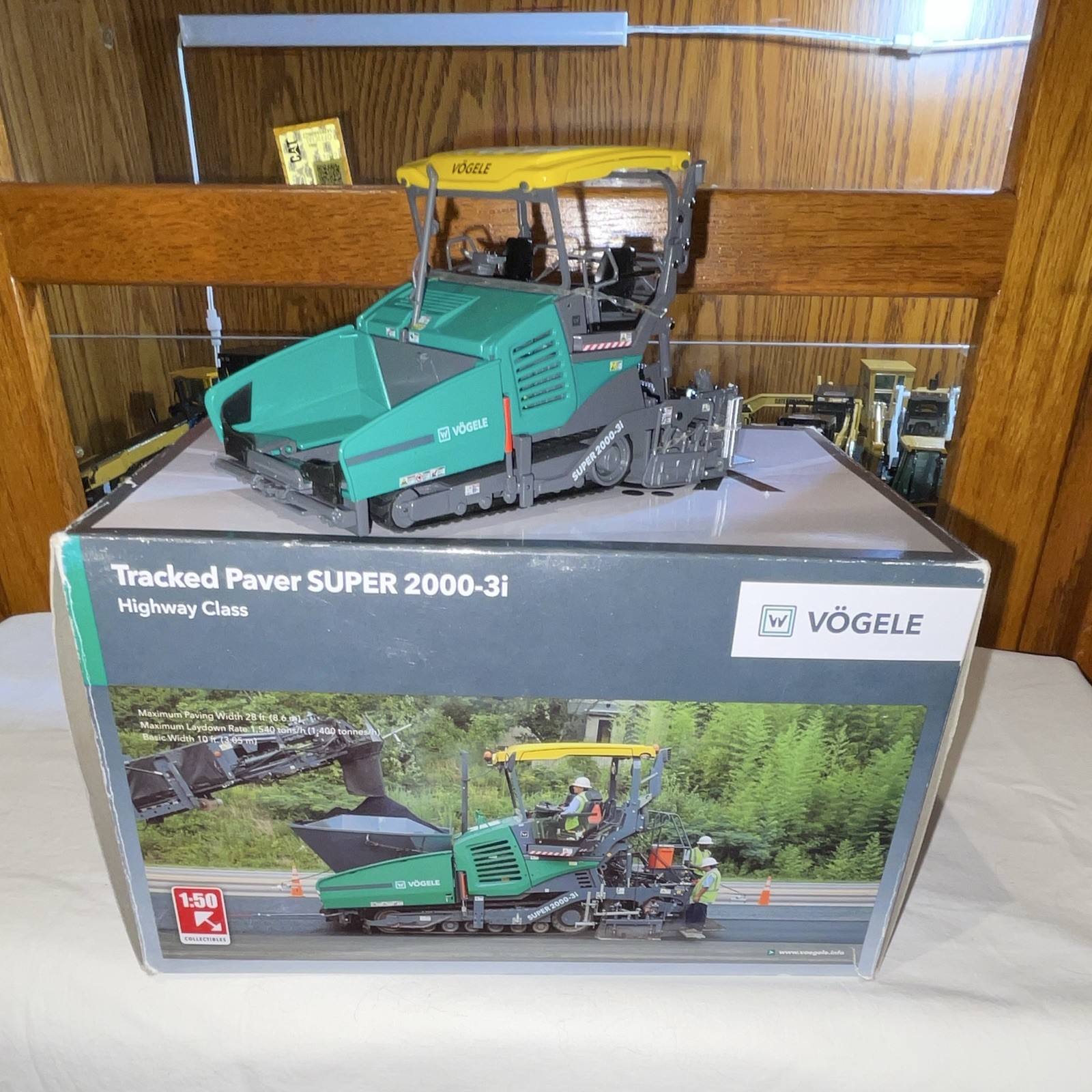 Vögele Super 2000-3i Tracked Paver Highway Class Diecast Model 1:50 Green