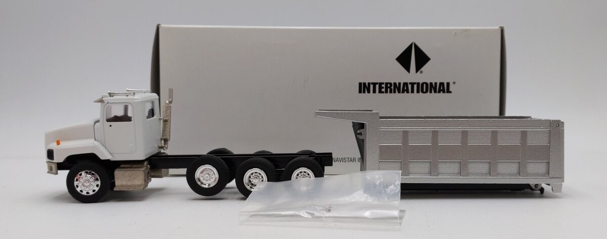 Conrad 64105 1:50 International Paystar 5600i Dump Truck/Box