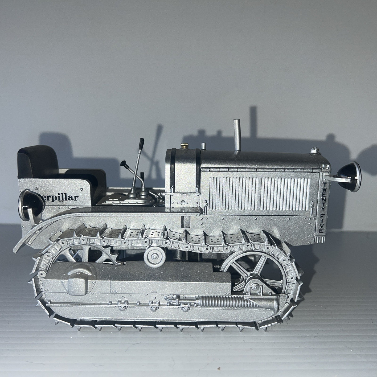 DM Caterpillar Twenty Five Crawler #274 Of 500 Made Silver 1/16 85531 MB