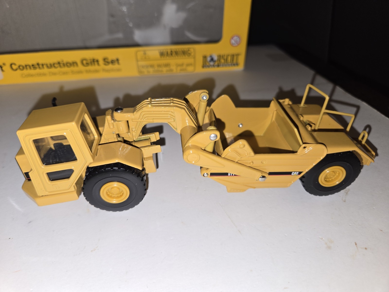1/64 Norscot CAT Construction Gift Set 12G Grader, D6R, 611 Scraper 55114
