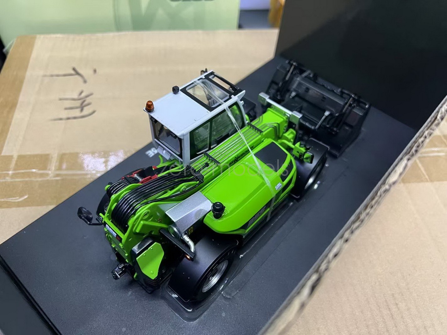 UH 1/32 Scale Sennebogen 355E Telescopic Loader Diecasr Model UH8170