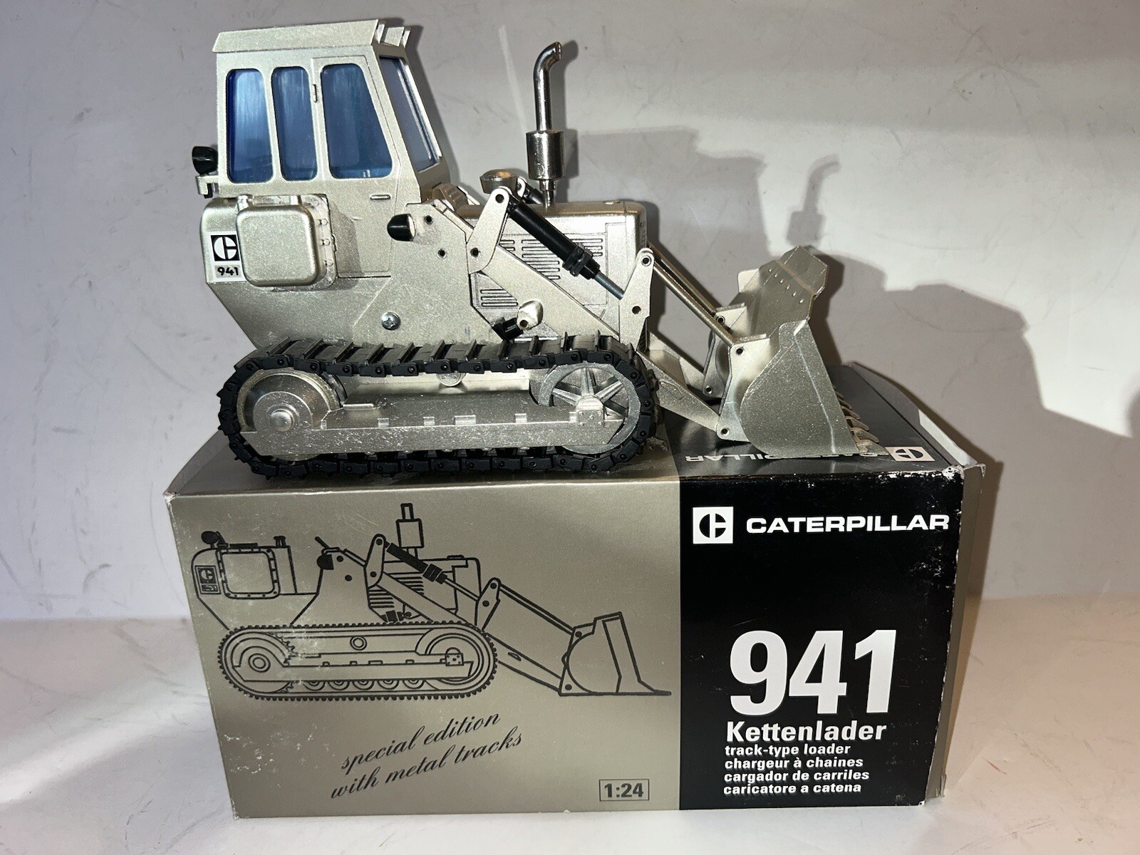 Conrad NZG Caterpillar 941 Crawler Loader Silver