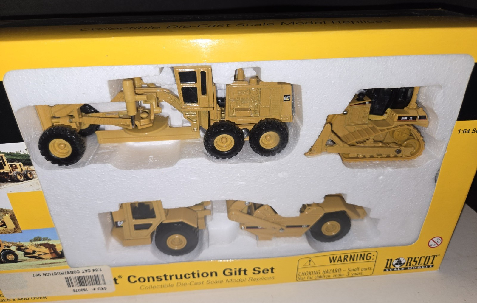 1/64 Norscot CAT Construction Gift Set 12G Grader, D6R, 611 Scraper 55114