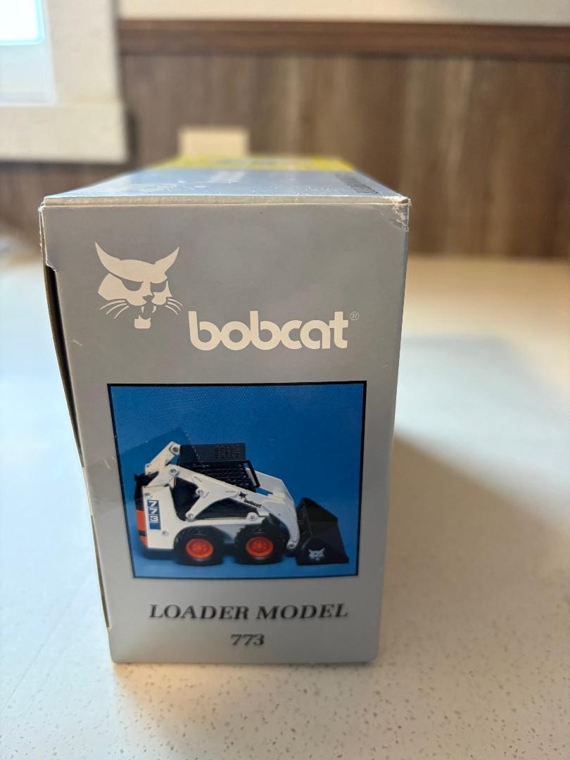 Bobcat 773 Skid-Steer Loader – Clover 1:25 Scale Diecast Model #6724381 New