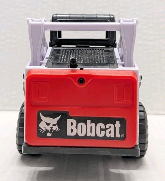 Bobcat S450 Skid-Steer Loader New Bright 1:18 Scale Construction Vehicle Toy