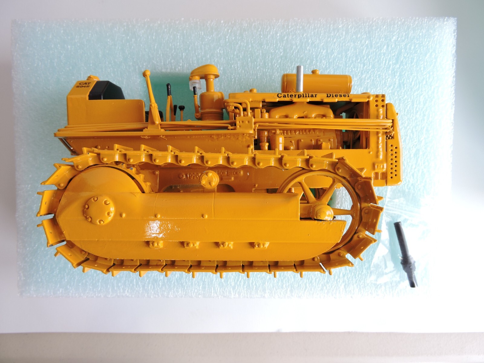 2000 VINTAGE CAT D4 Crawler & No. 40 Scraper 1/16th Scale Riecke NEW IN ORIG BOX