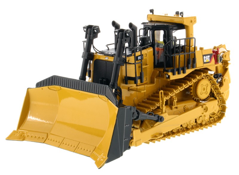 DIECAST MASTERS – CATERPILLAR D10 T2 with figure and box…