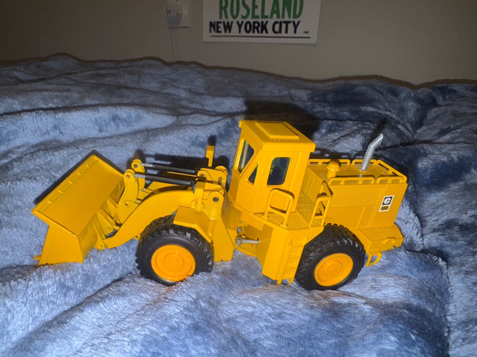 NZG Radlader CAT 988B Wheel-Type Loader 1:50 Scale Art No 167