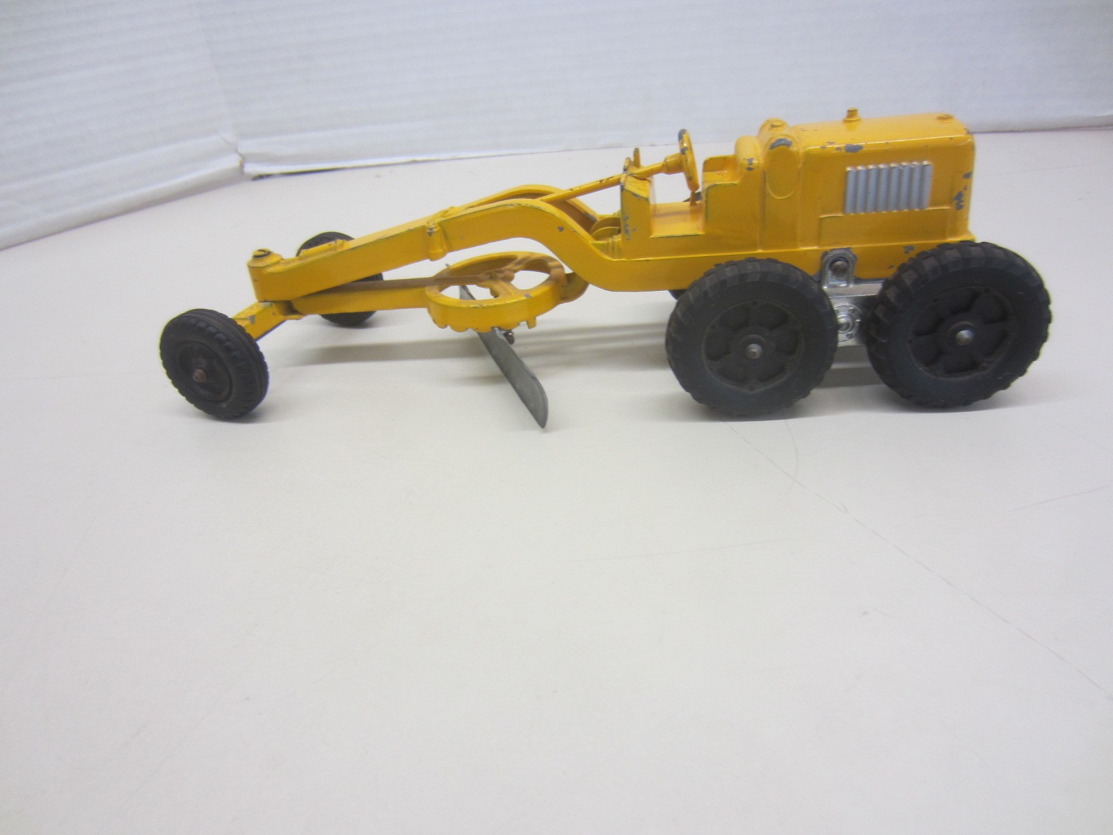 Vintage Hubley Kiddie Toy ROAD GRADER Die-Cast Toy No.481 Made in U.S.A.