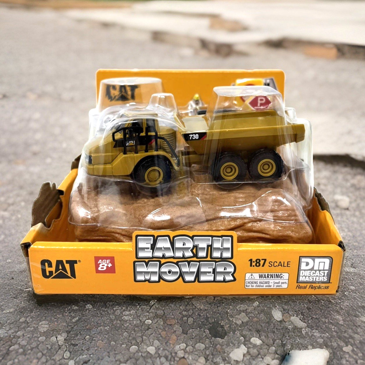 Diecast Masters 1:87 (HO) CAT 730 Articulated Truck with Accessories NEW Sealed