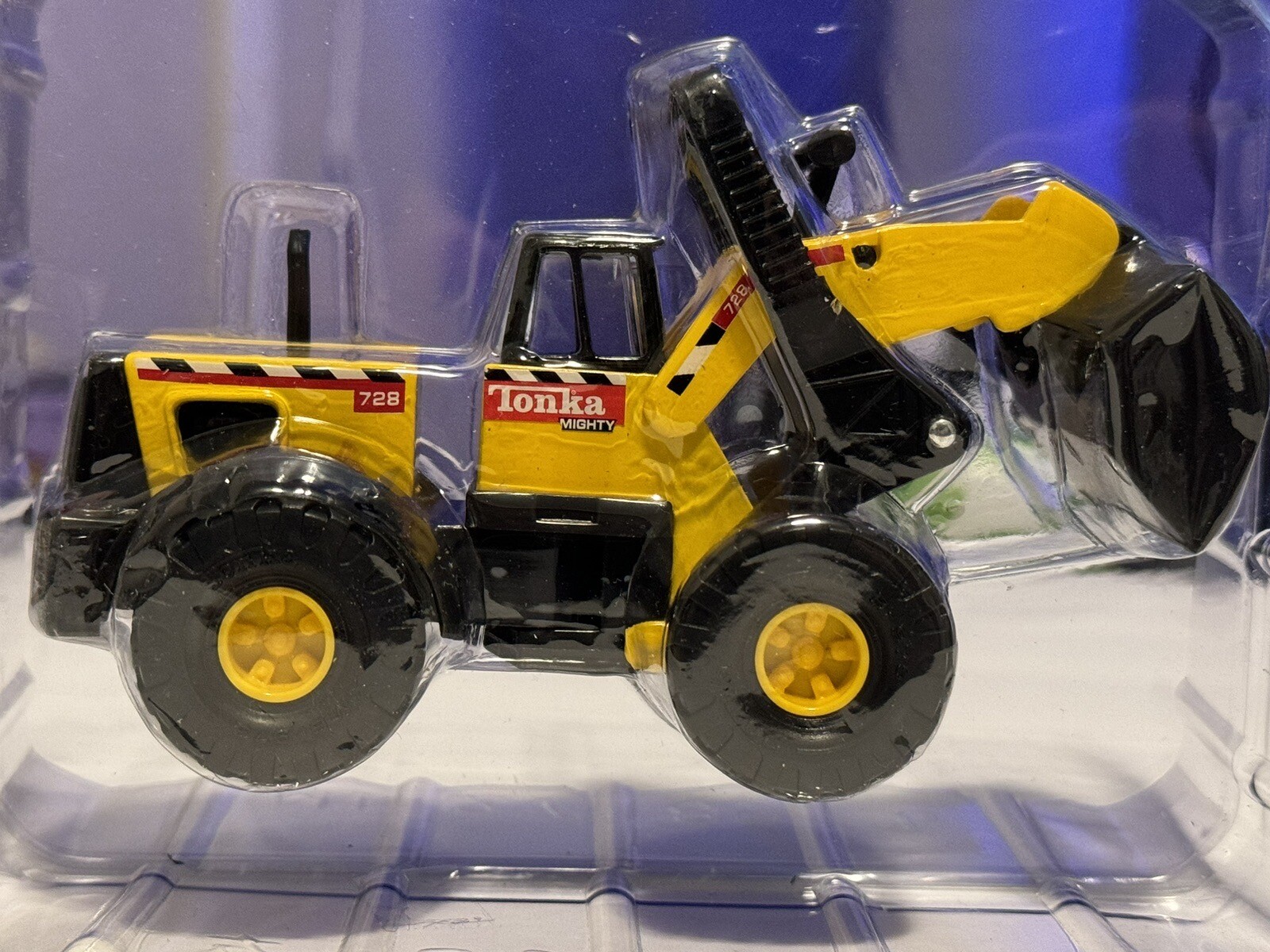 2001 Tonka 1:64 Bulldozer Diecast #762898 Hasbro Maisto International Toy Car
