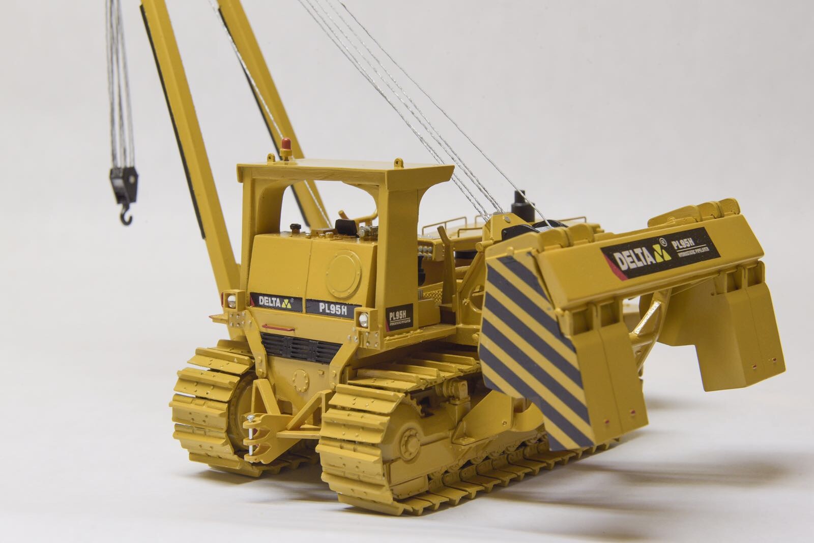 1/50 Delta Pipelayer PL95H – Ready Made Resin Model with Metal Tracks