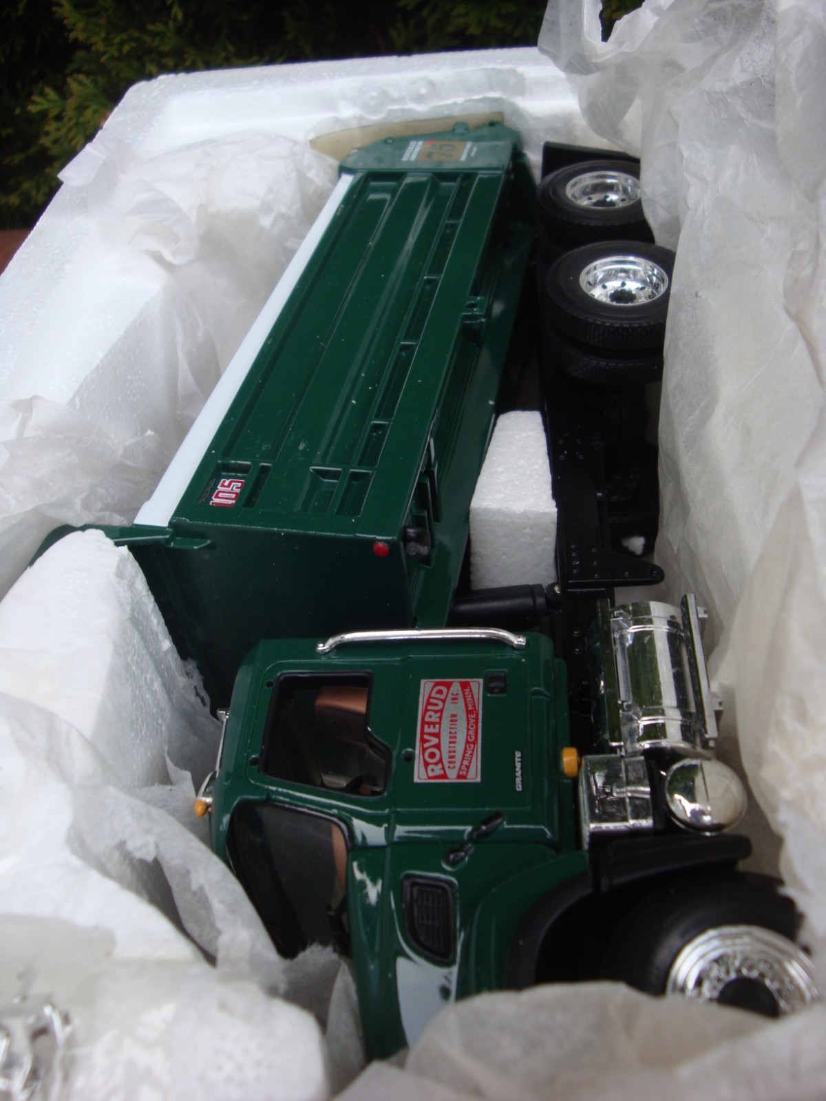 Mack Granite Heavy-Duty Dark Green Dump Truck- 1:34 scale by First Gear (2003)