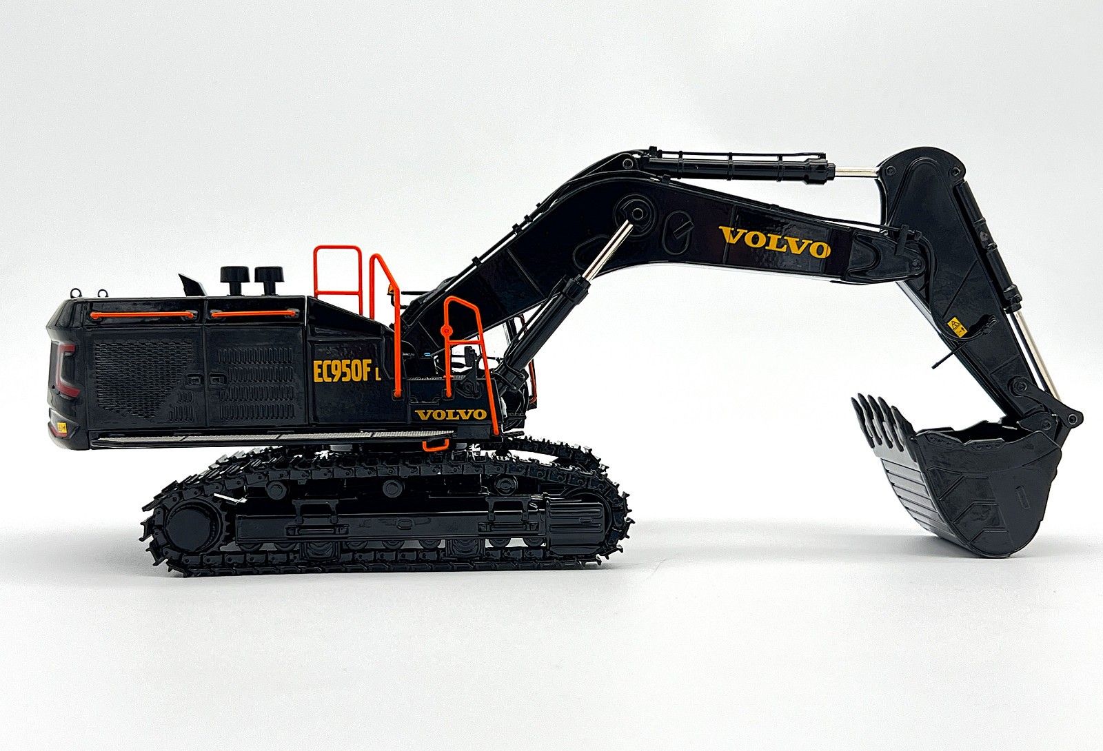 Volvo EC950F excavator black WSI truck models construction vehicle 1:50 scale